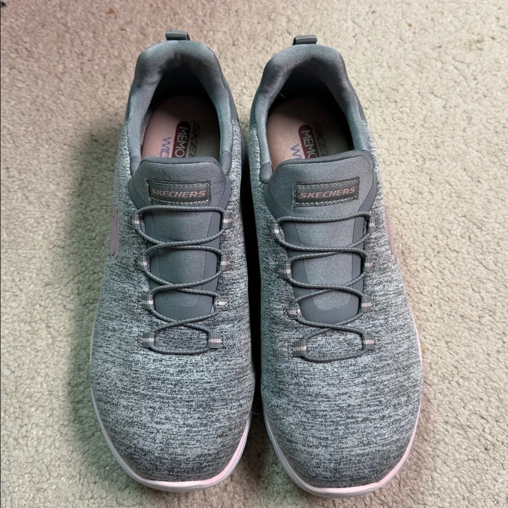Women’s Skechers Memory Foam Gray and Pink Casual Sneakers Size 8W